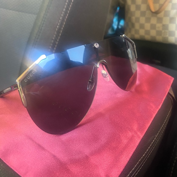 Women’s Gucci sunglasses